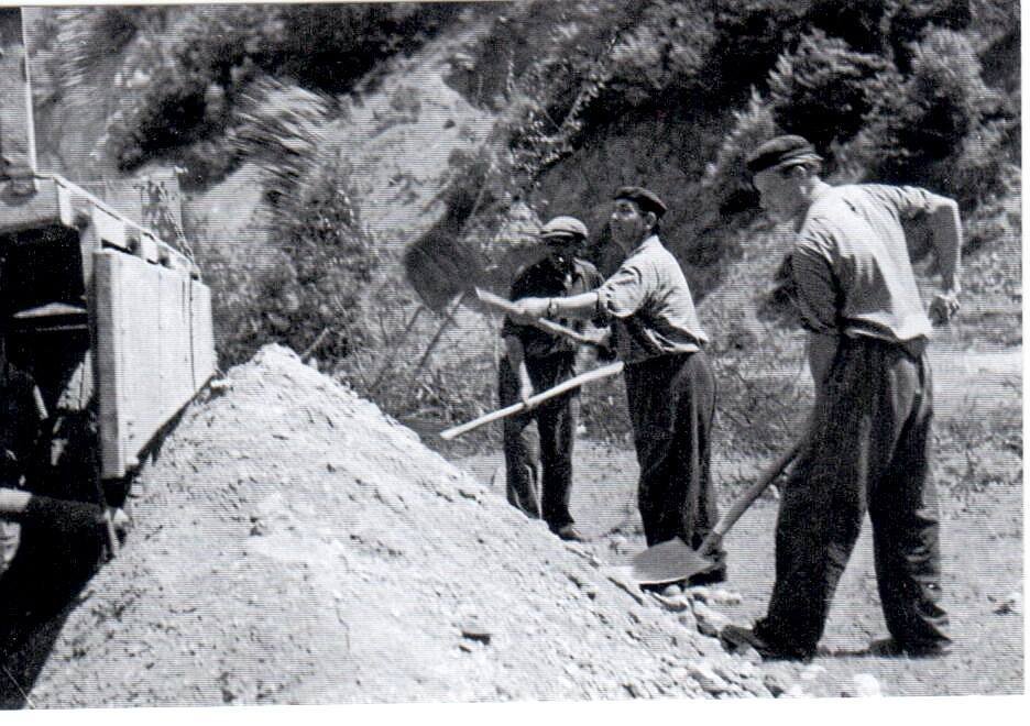 1948 - Výstavba chaty na Martinských holiach