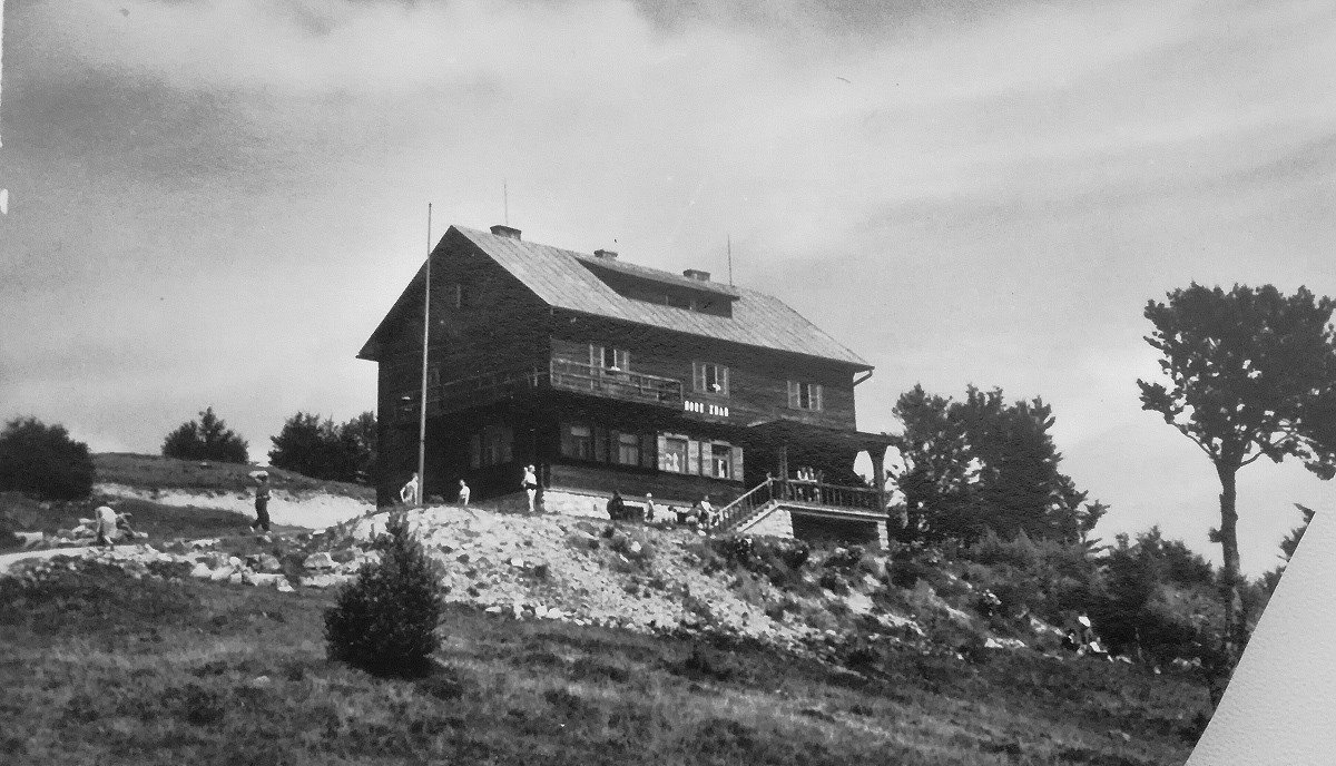 Chata na magure, 1957