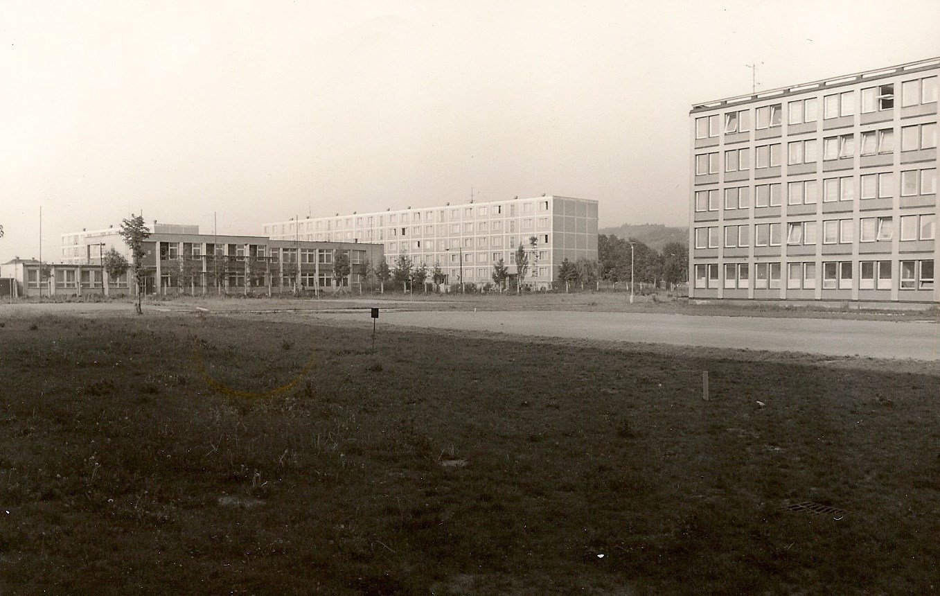 Priekopa, výstavba školy, 90te roky